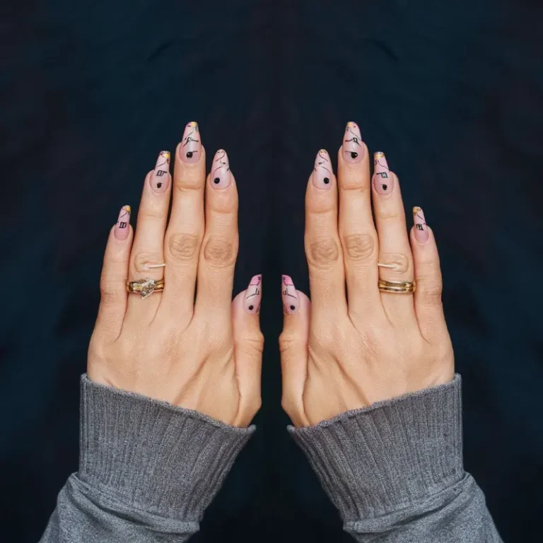 Halloween Nails Art: Spooky, Chic, and Spellbinding Manicure Ideas